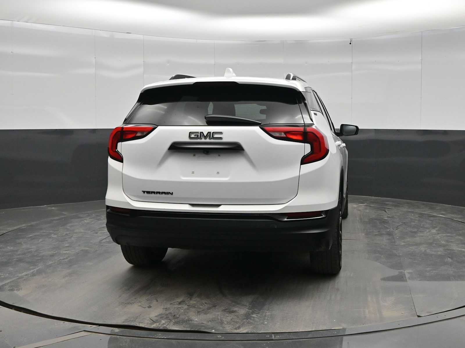Used 2021 GMC Terrain SLE w/ Driver Convenience Package FWD image 6
