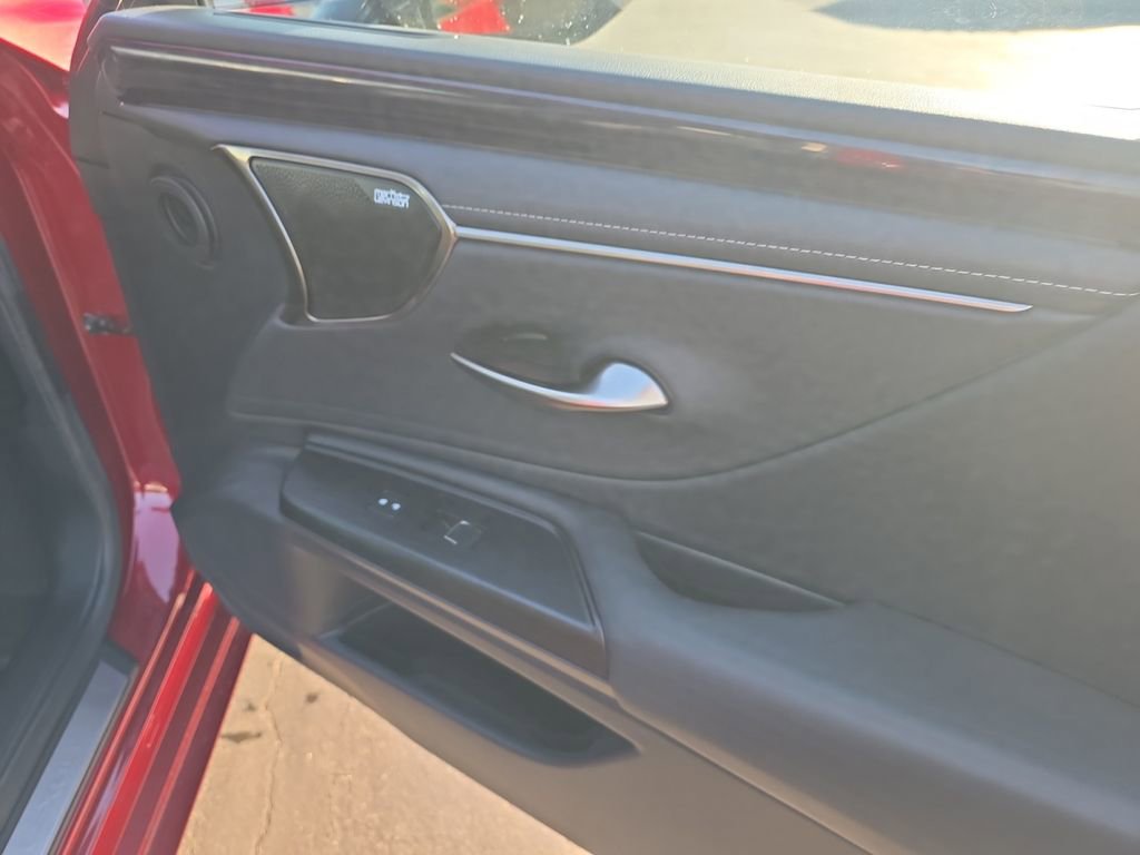 Used 2021 Lexus ES 300h w/ Accessory Package image 22