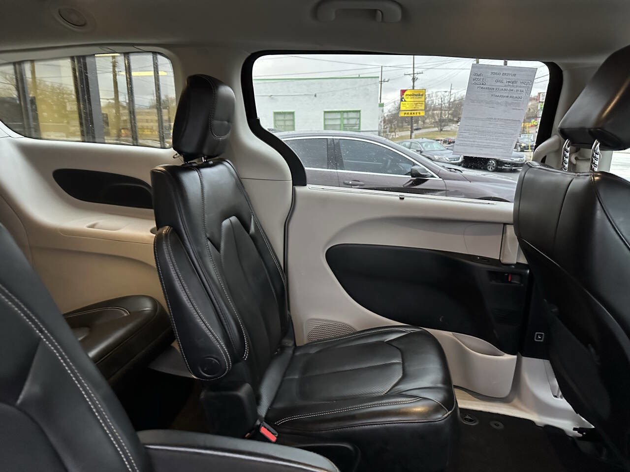 Used 2020 Chrysler Voyager Lxi FWD image 19