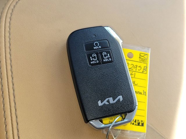 Used 2024 Kia Carnival LX image 34