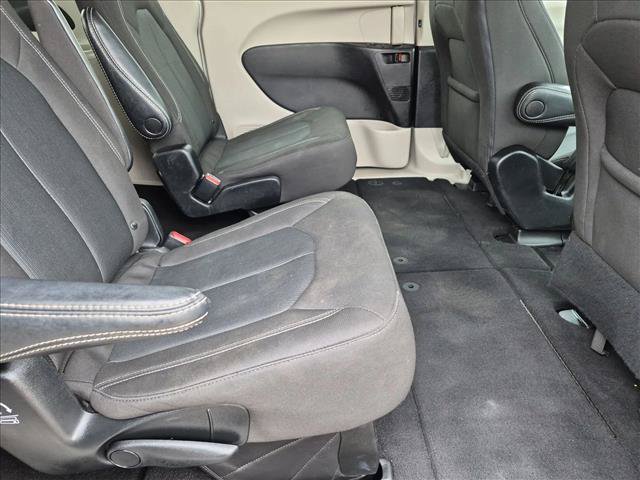 Used 2022 Chrysler Voyager LX FWD image 19