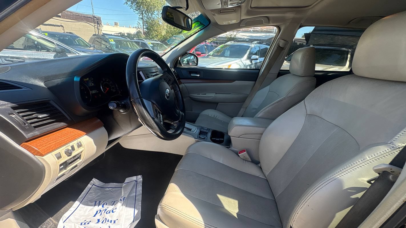 Used 2013 Subaru Outback 3.6R Limited w/ Moonroof Pkg AWD/4WD image 20