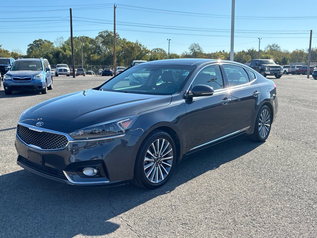 Used 2017 Kia Cadenza Premium w/ Luxury Package FWD image 8
