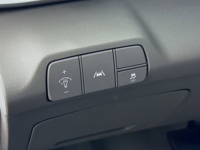 Used 2023 Hyundai Elantra SEL w/ Preferred Accessory Package image 11
