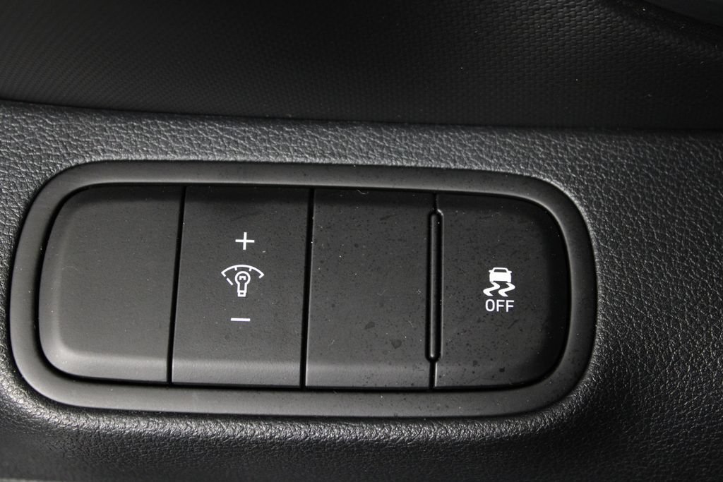 Certified 2024 Hyundai Venue Limited FWD image 24