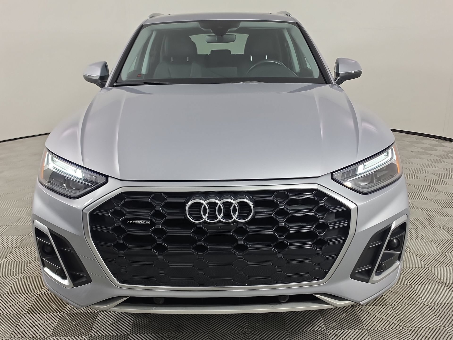 Used 2024 Audi Q5 2.0T Premium Plus w/ Premium Plus Package AWD/4WD image 2