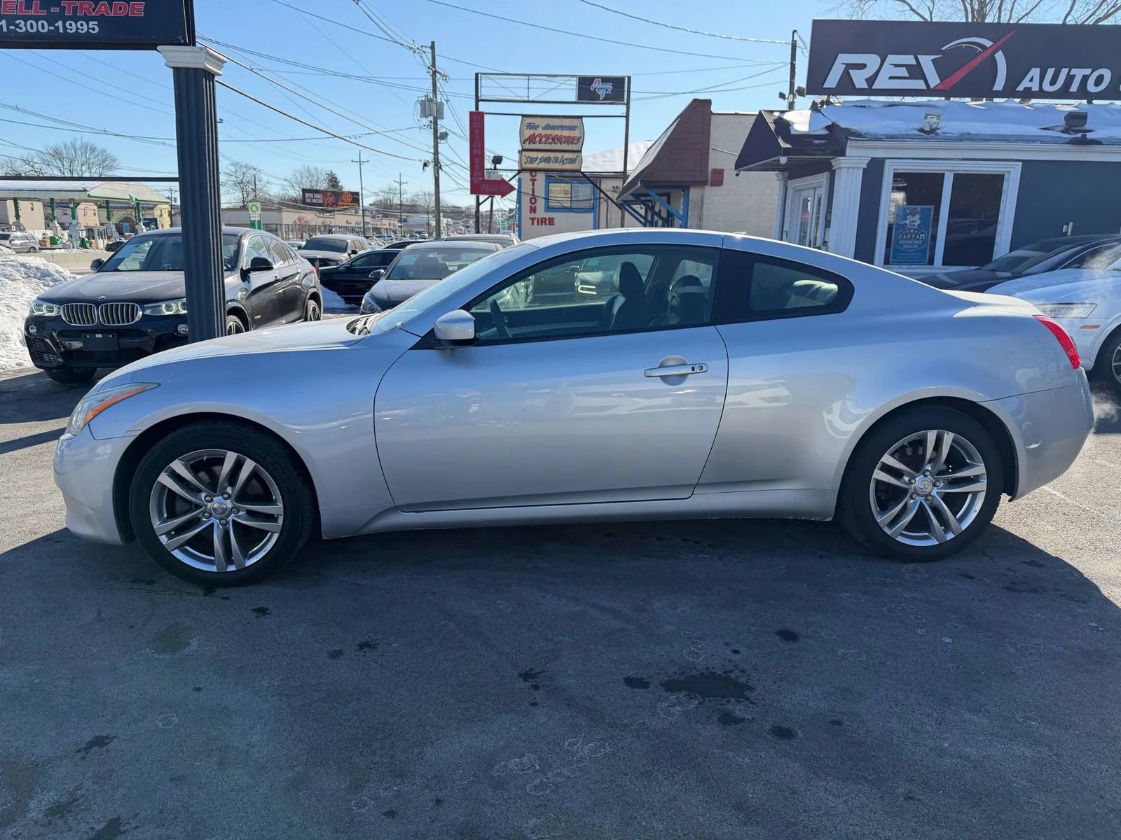 Used 2009 INFINITI G37 x Coupe w/ Premium Pkg image 3