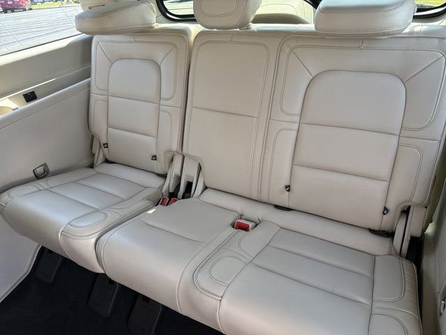 Used 2019 Lincoln Navigator Reserve AWD/4WD image 17