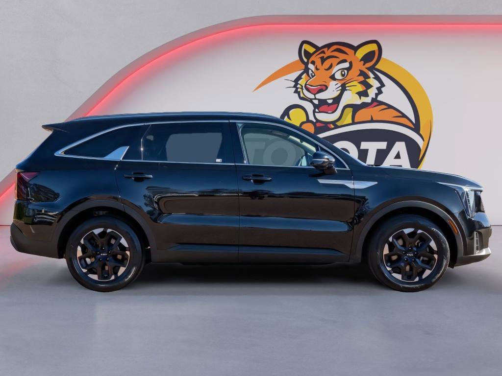 Used 2024 Kia Sorento S image 4
