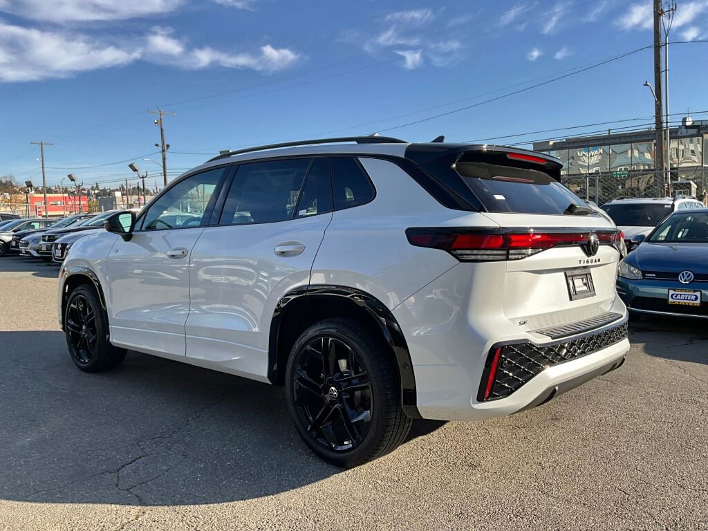 New 2025 Volkswagen Tiguan SE R-Line image 6