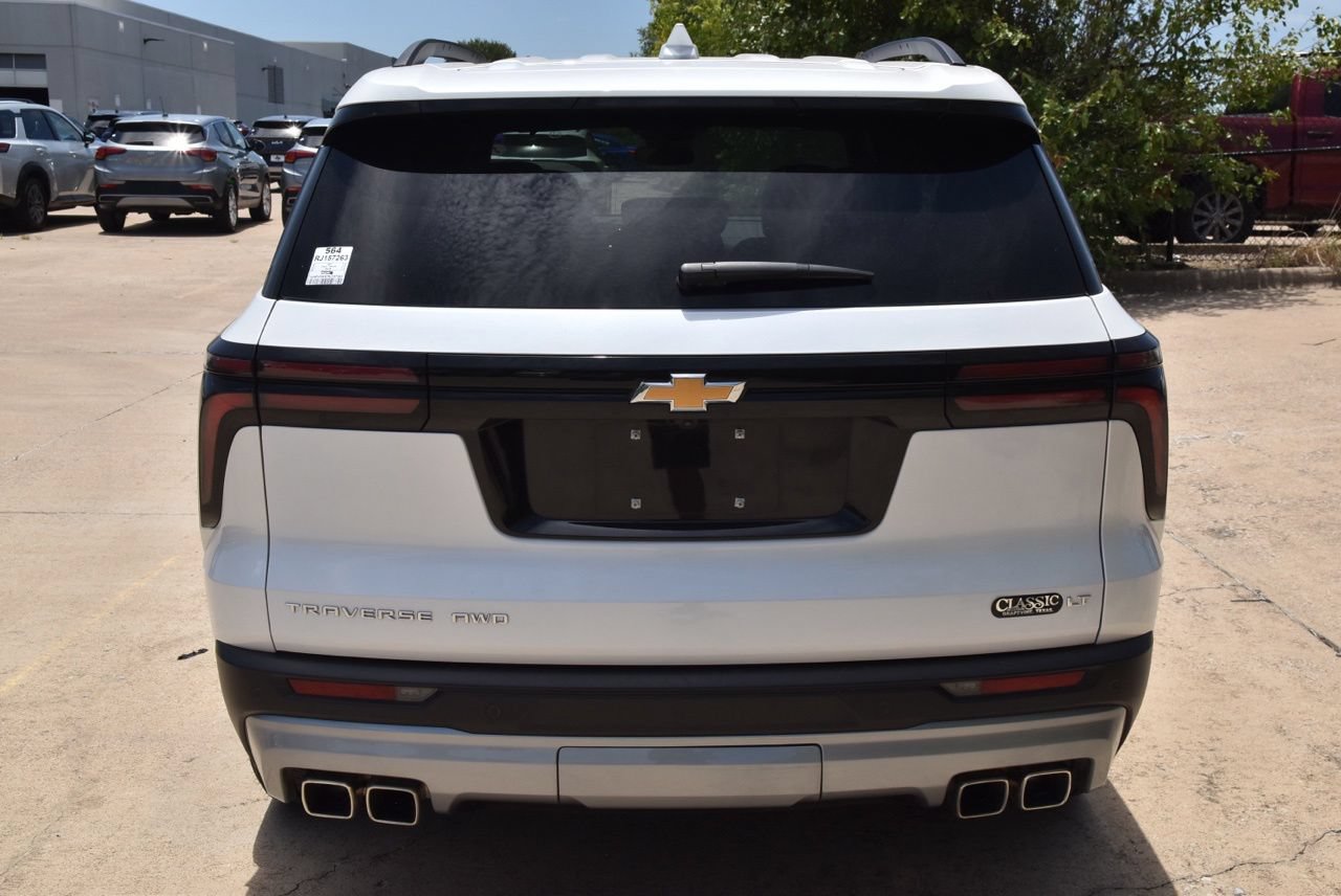 Used 2024 Chevrolet Traverse LT w/ Enhanced Driving Package AWD/4WD image 8