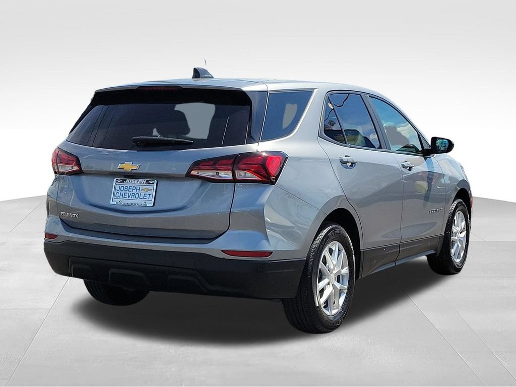 Certified 2023 Chevrolet Equinox LS w/ LS Convenience Package FWD image 4