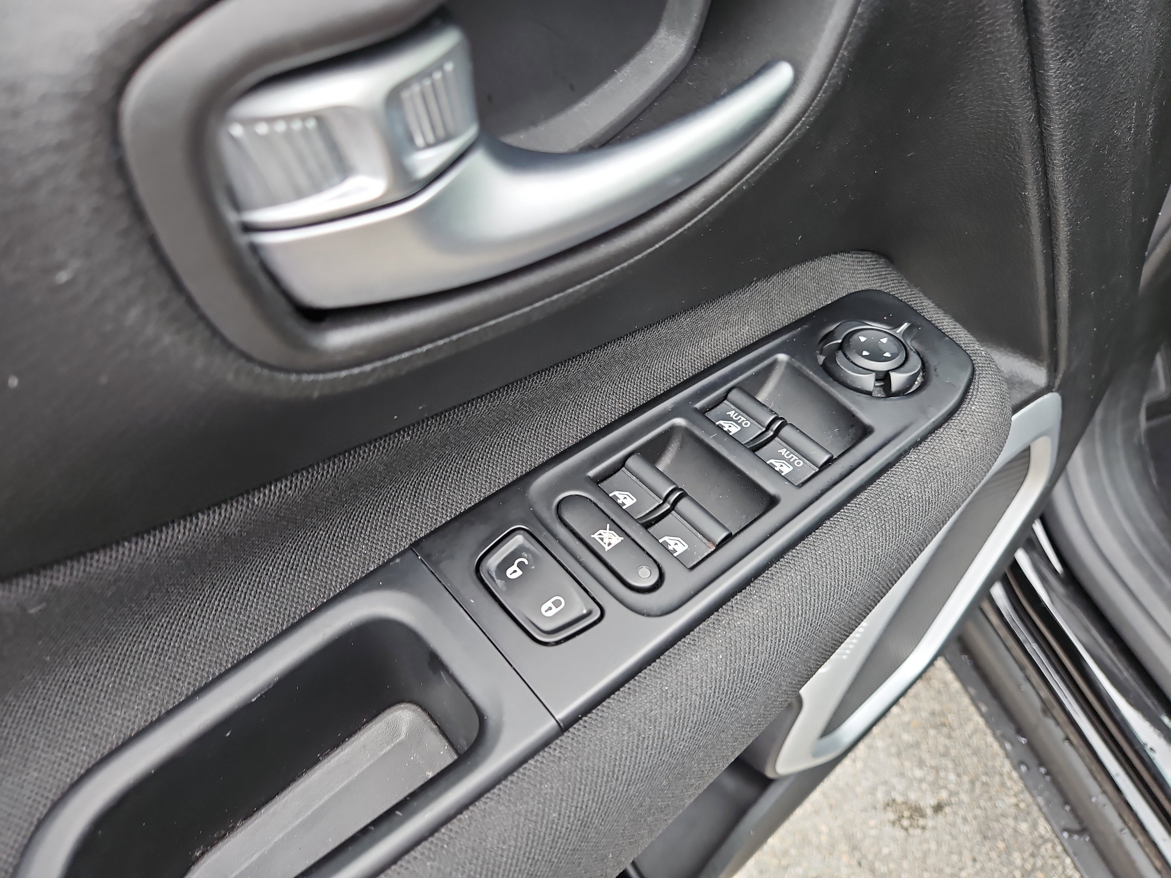 Used 2021 Jeep Renegade Sport image 14