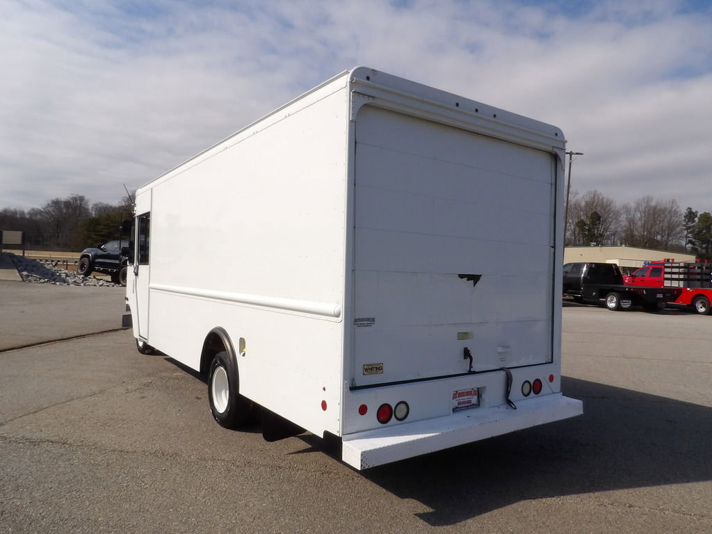 Used 2014 Ford E-350 and Econoline 350 Super Duty w/ A/C Prep Package RWD image 5