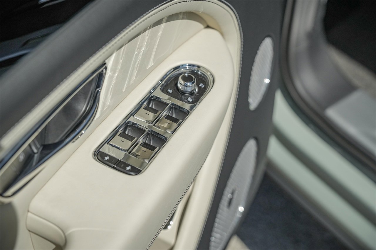 New 2025 Bentley Bentayga Extended Wheelbase image 33