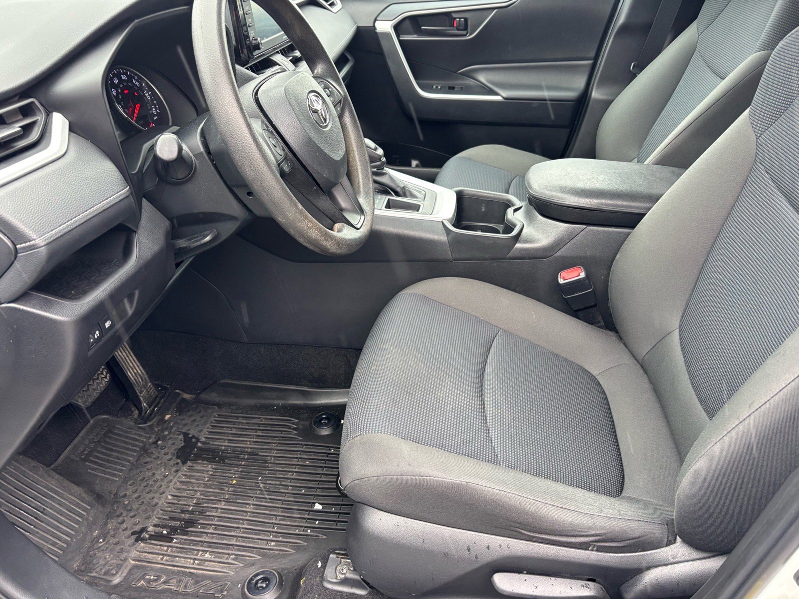 Used 2022 Toyota RAV4 LE FWD image 9