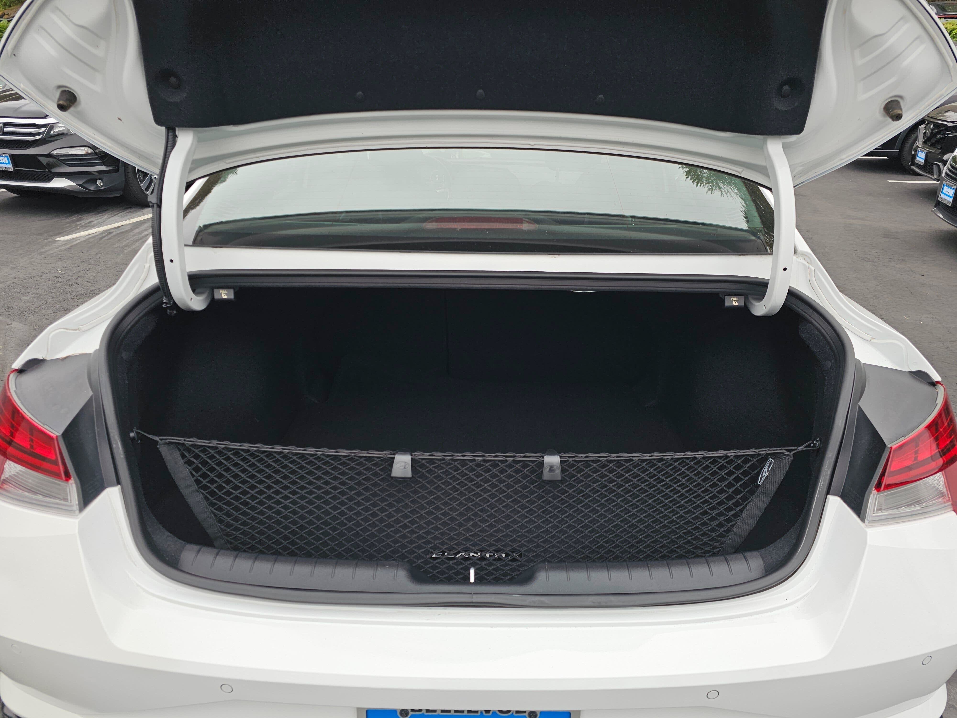 Used 2023 Hyundai Elantra Limited w/ Cargo Package FWD image 18