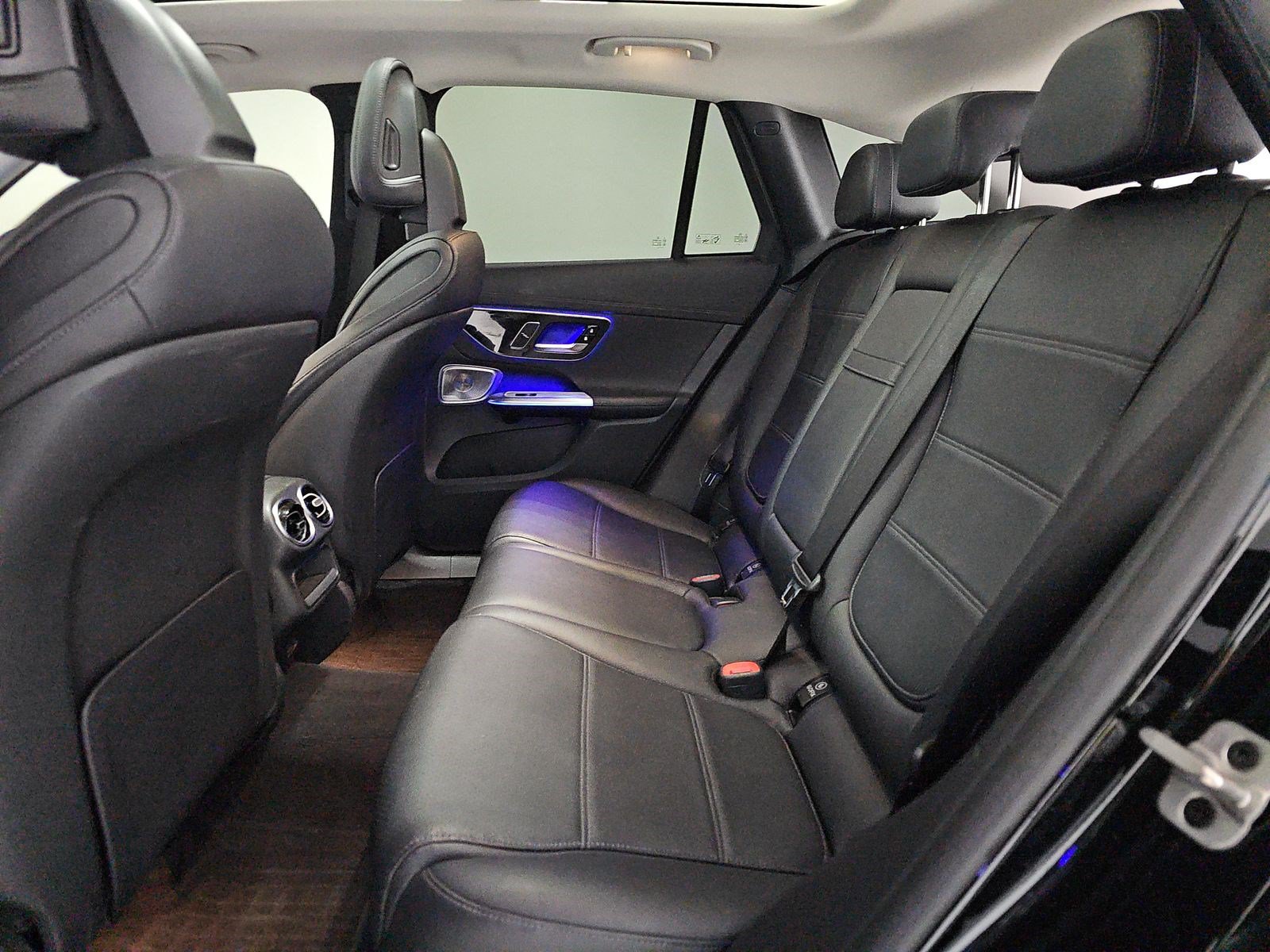 Used 2023 Mercedes-Benz GLC 300 4MATIC w/ Exclusive Trim Package image 16