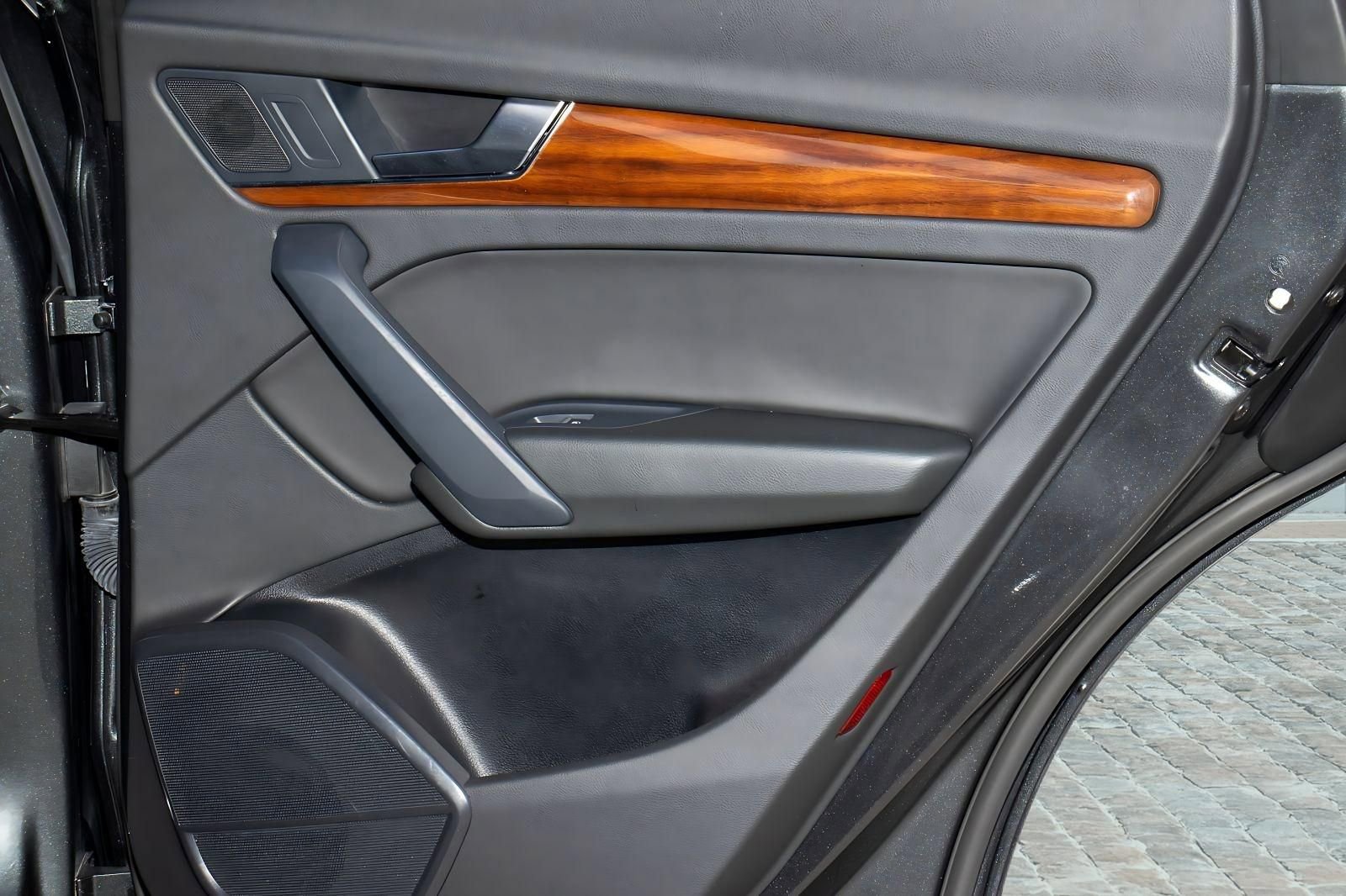 Used 2023 Audi Q5 2.0T Premium w/ Convenience Package image 17