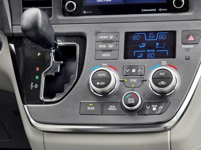 Used 2019 Toyota Sienna LE w/ LE Preferred Package FWD image 21