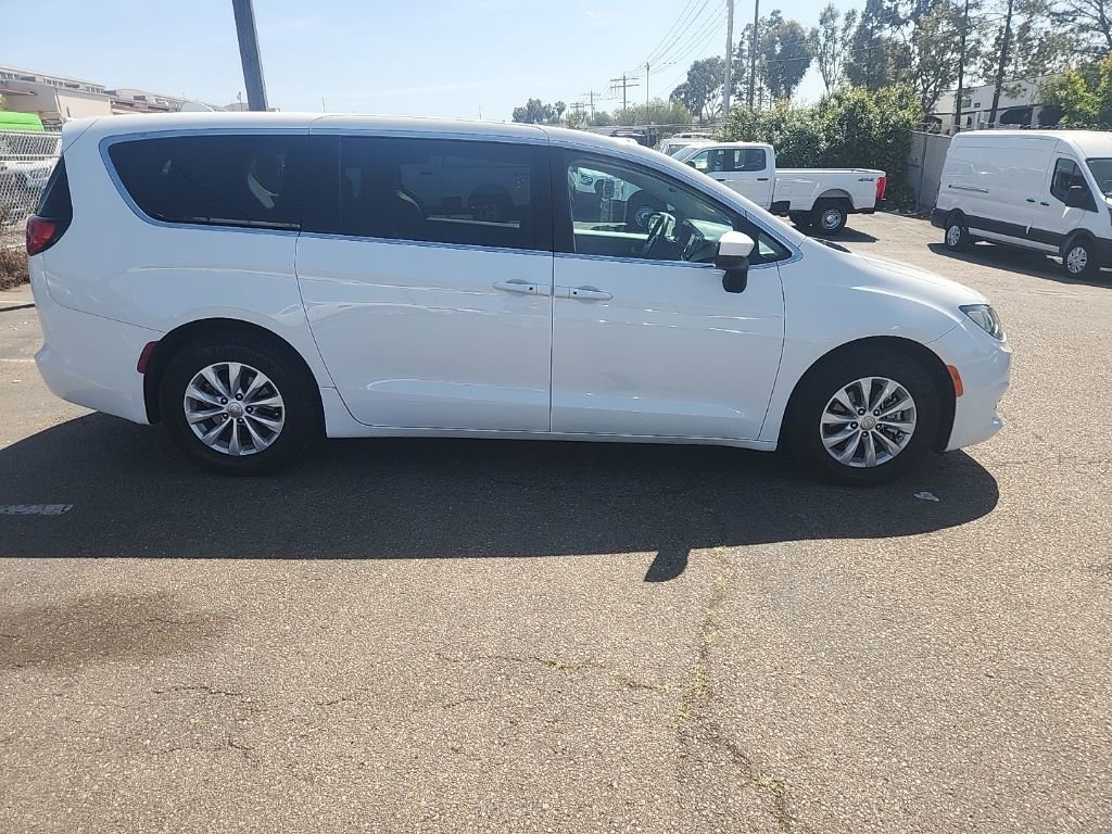 Used 2017 Chrysler Pacifica Touring w/ Tire & Wheel Group image 16
