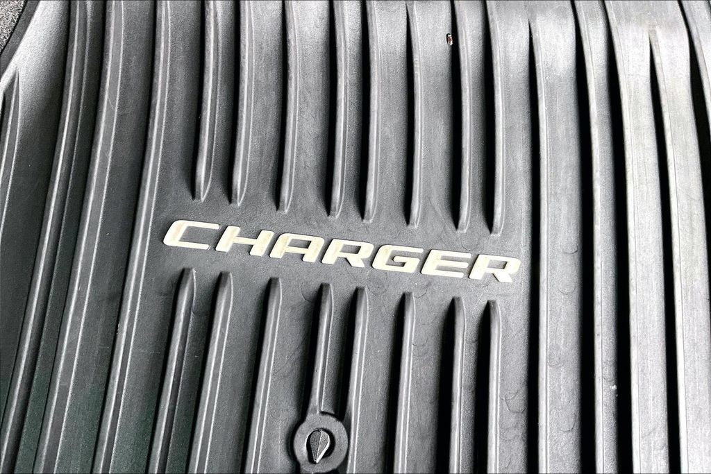 Used 2013 Dodge Charger SE RWD image 28