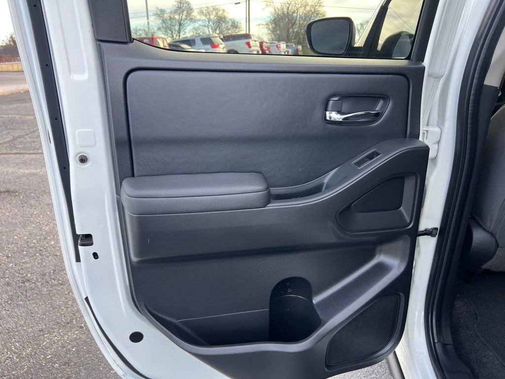 Used 2022 Nissan Frontier SV image 16