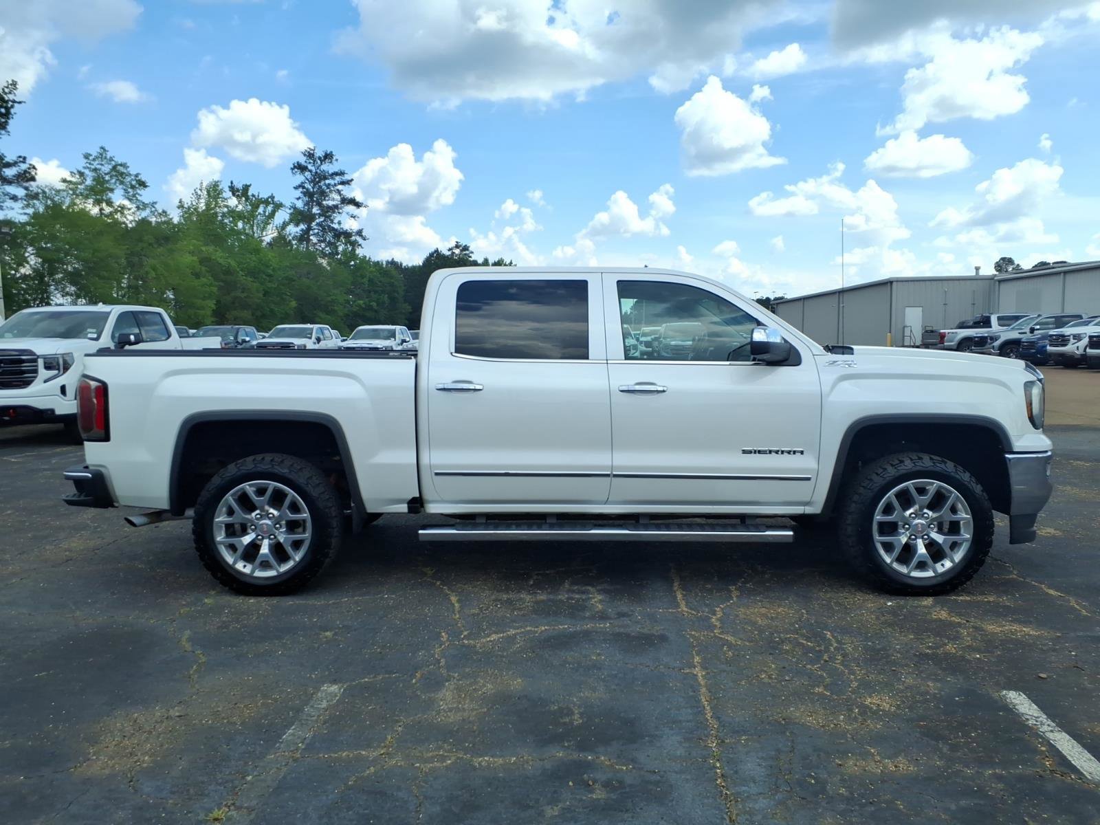 Used 2018 GMC Sierra 1500 SLT w/ SLT Premium Package AWD/4WD image 3