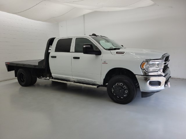 Used 2024 RAM 3500 Tradesman w/ Chrome Appearance Group AWD/4WD image 4