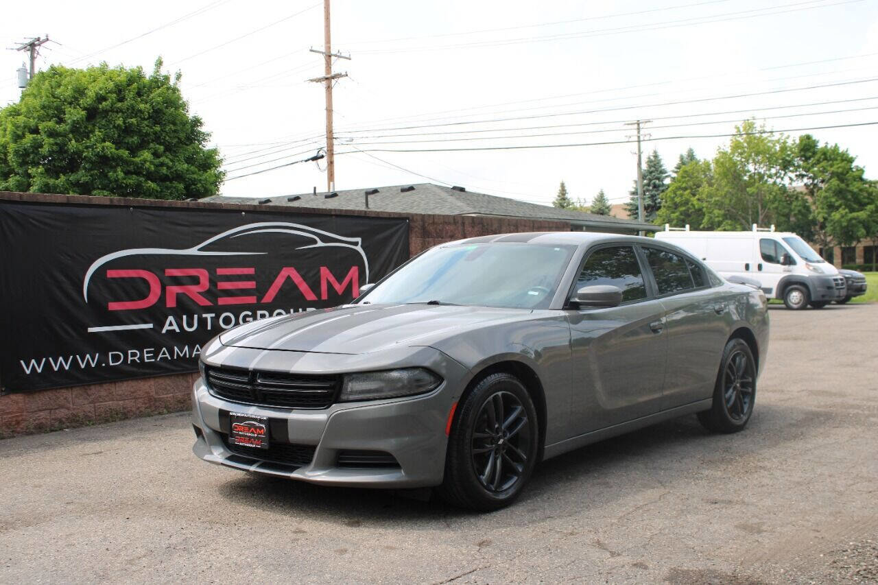 Used 2019 Dodge Charger SXT image 1