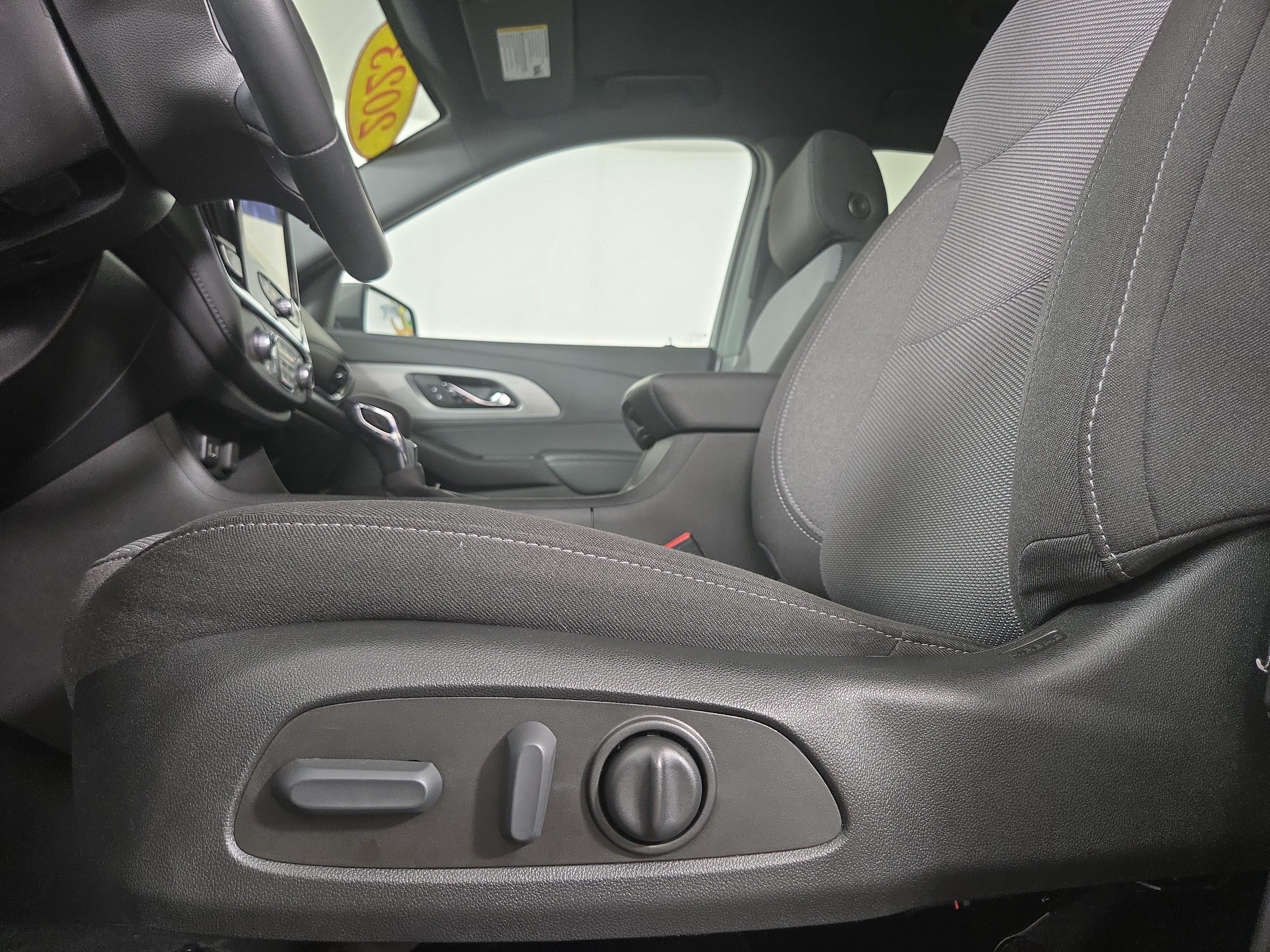 Certified 2023 Chevrolet Traverse LT FWD image 31