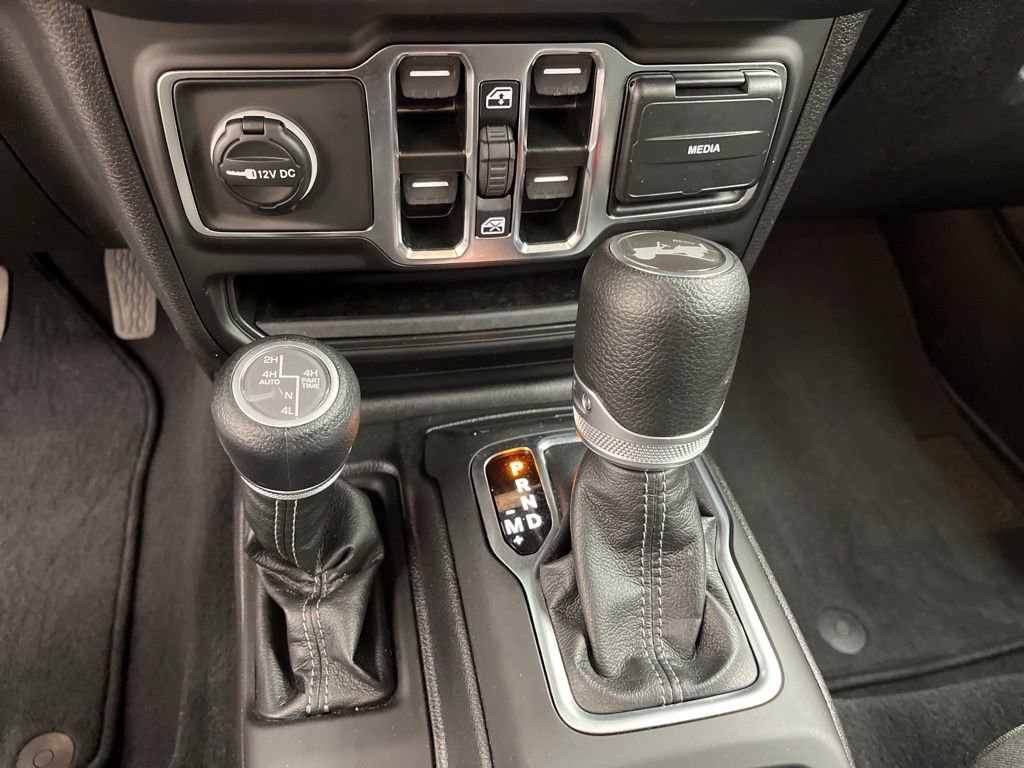 Used 2025 Jeep Wrangler Unlimited Sahara w/ Safety Group AWD/4WD image 26