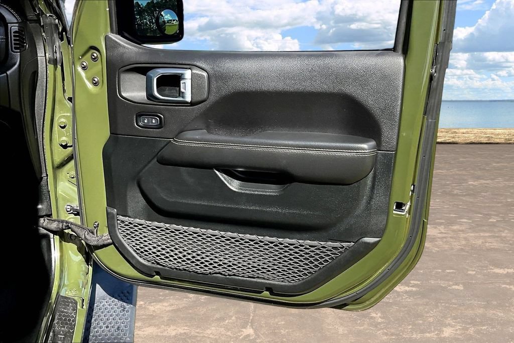 Used 2021 Jeep Wrangler Unlimited Sahara AWD/4WD image 29