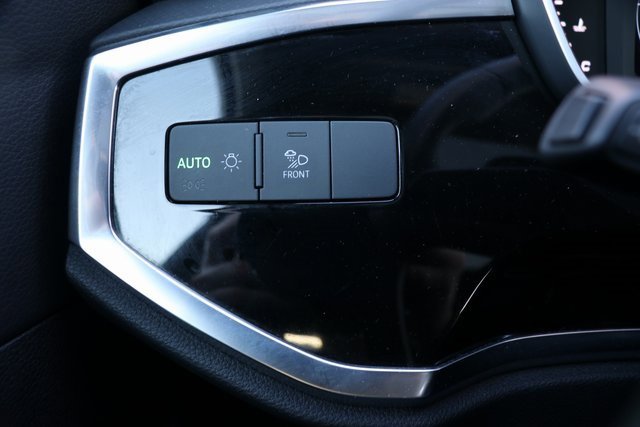 Used 2025 Audi Q3 2.0T Premium image 18