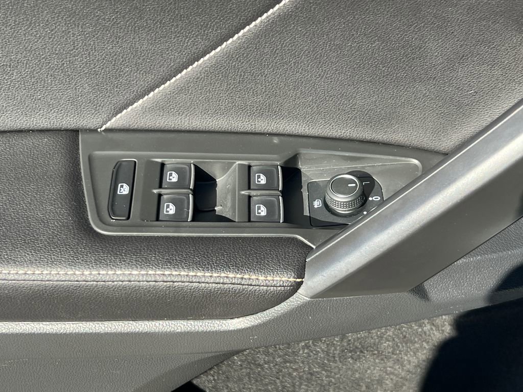 Certified 2024 Volkswagen Tiguan SE image 19