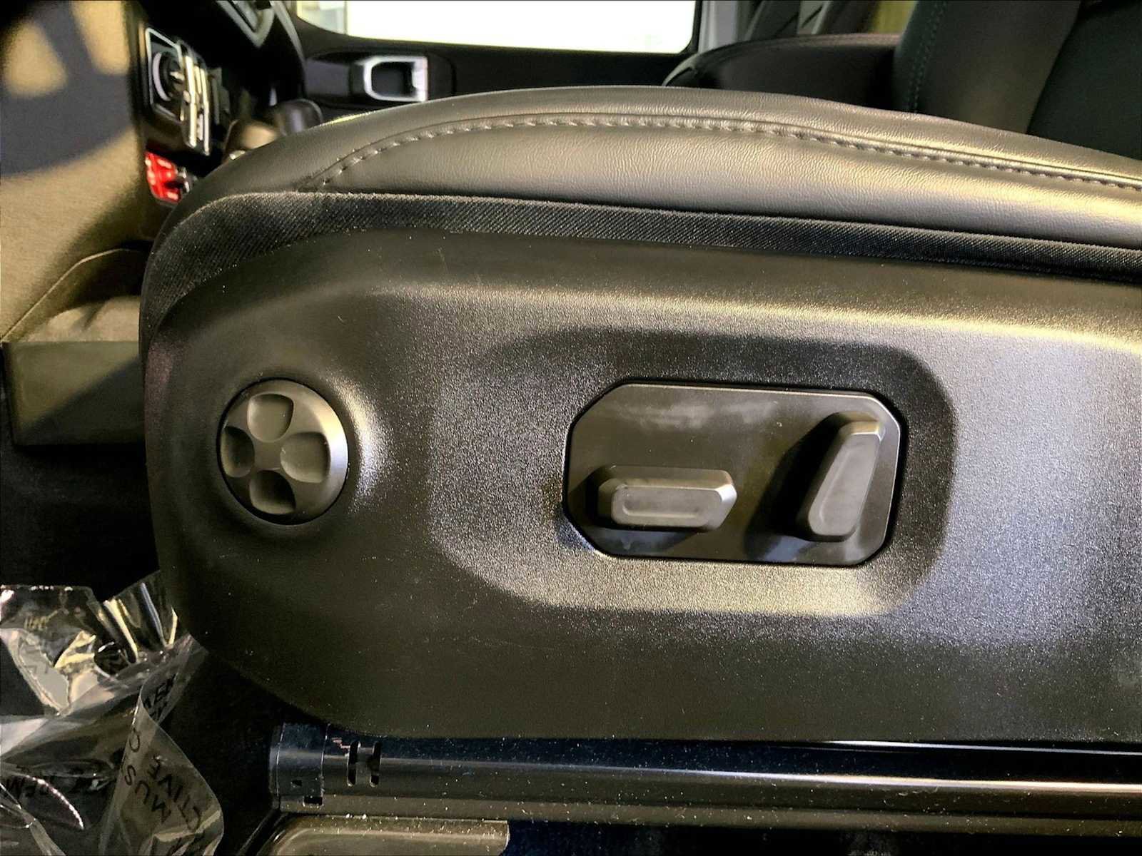 Used 2024 Jeep Wrangler Unlimited Rubicon 4xe AWD/4WD image 38