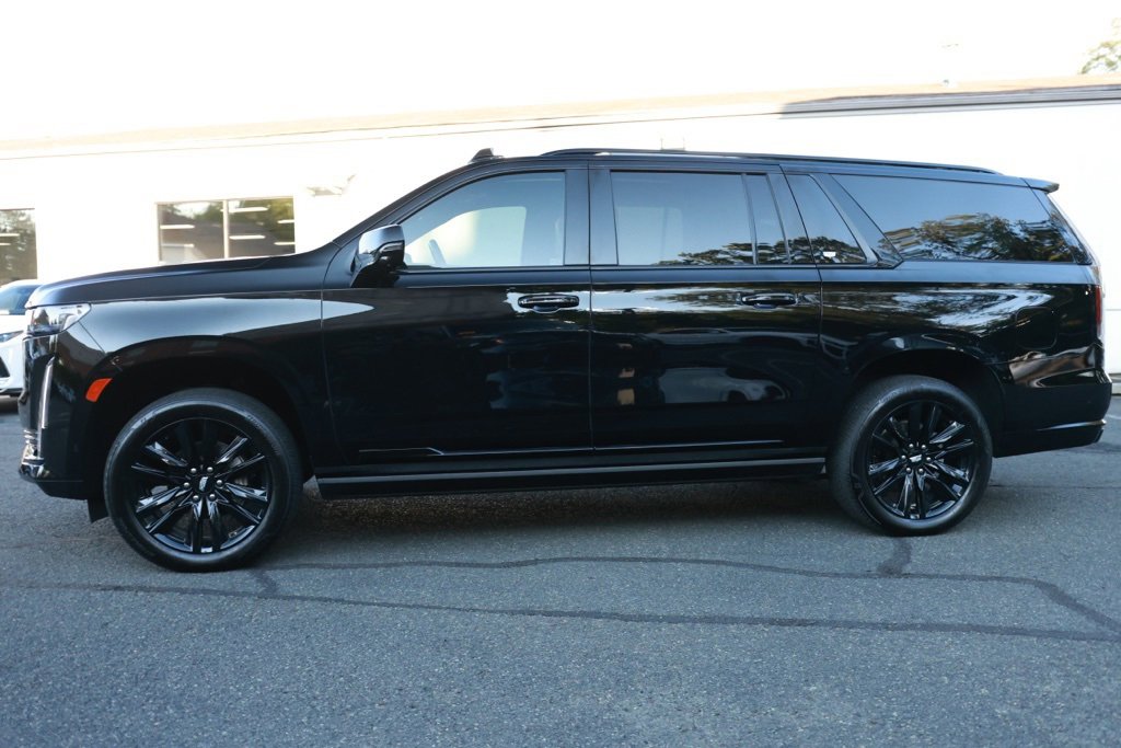 Used 2024 Cadillac Escalade ESV Sport w/ Touring Package image 4