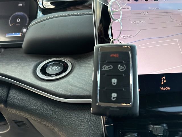 Used 2022 Jeep Grand Cherokee Limited image 40