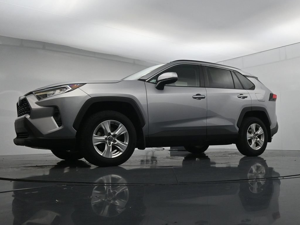 Used 2021 Toyota RAV4 XLE AWD/4WD image 38