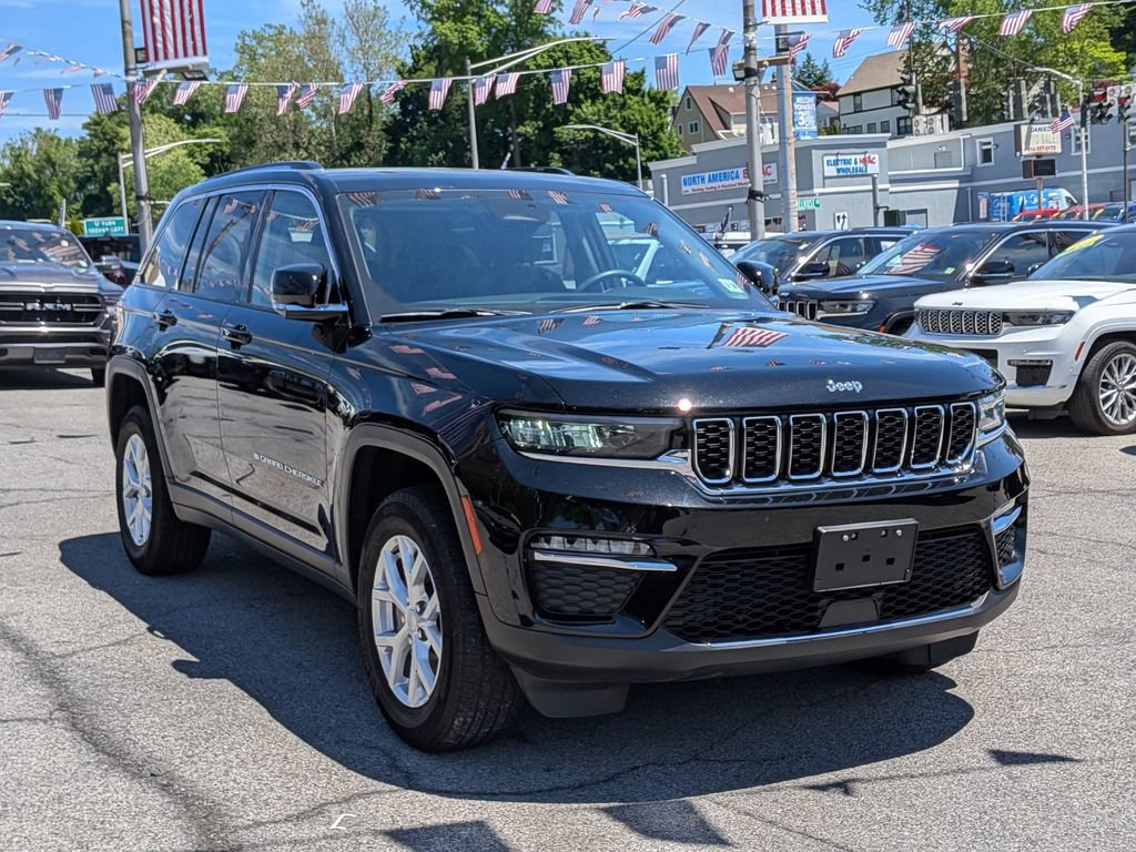 Used 2023 Jeep Grand Cherokee Limited AWD/4WD image 4