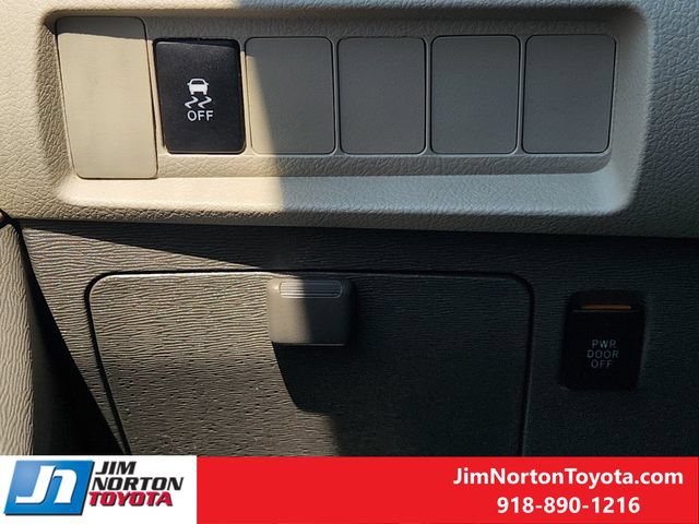 Used 2017 Toyota Sienna LE FWD image 22
