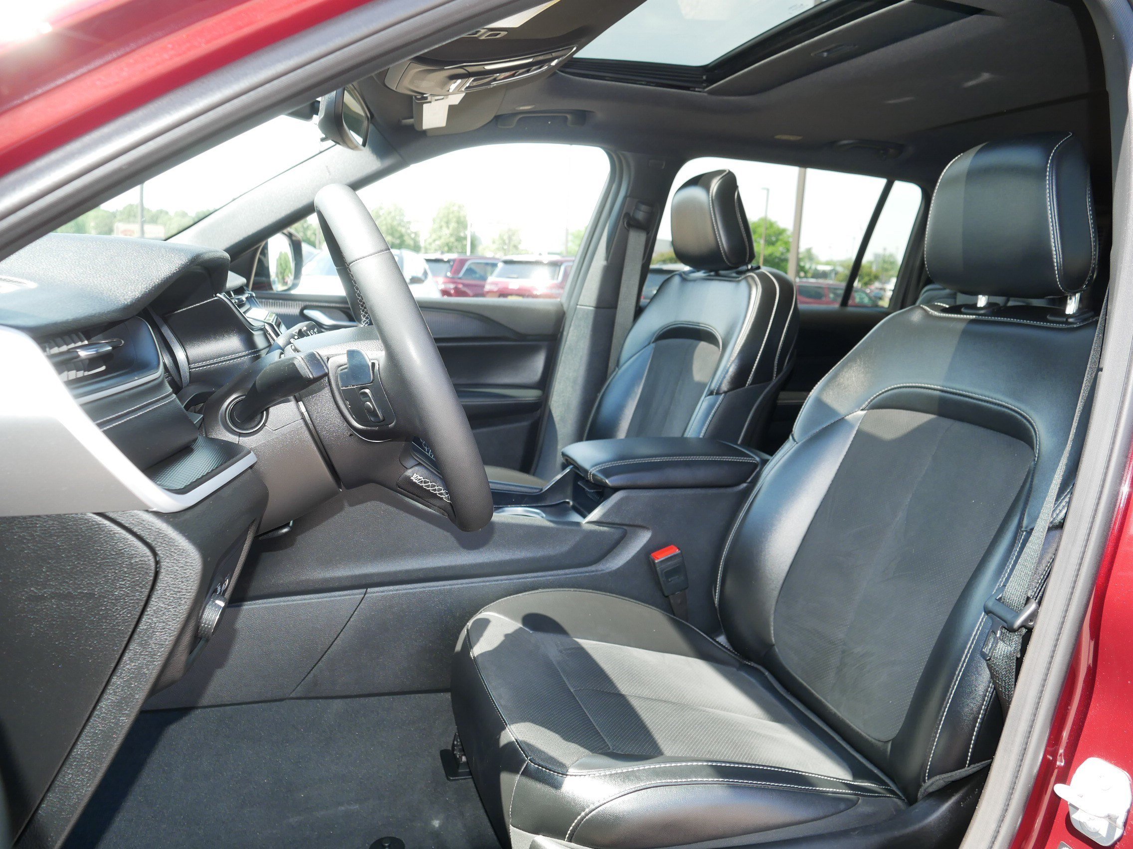 Used 2024 Jeep Grand Cherokee L Altitude AWD/4WD image 34