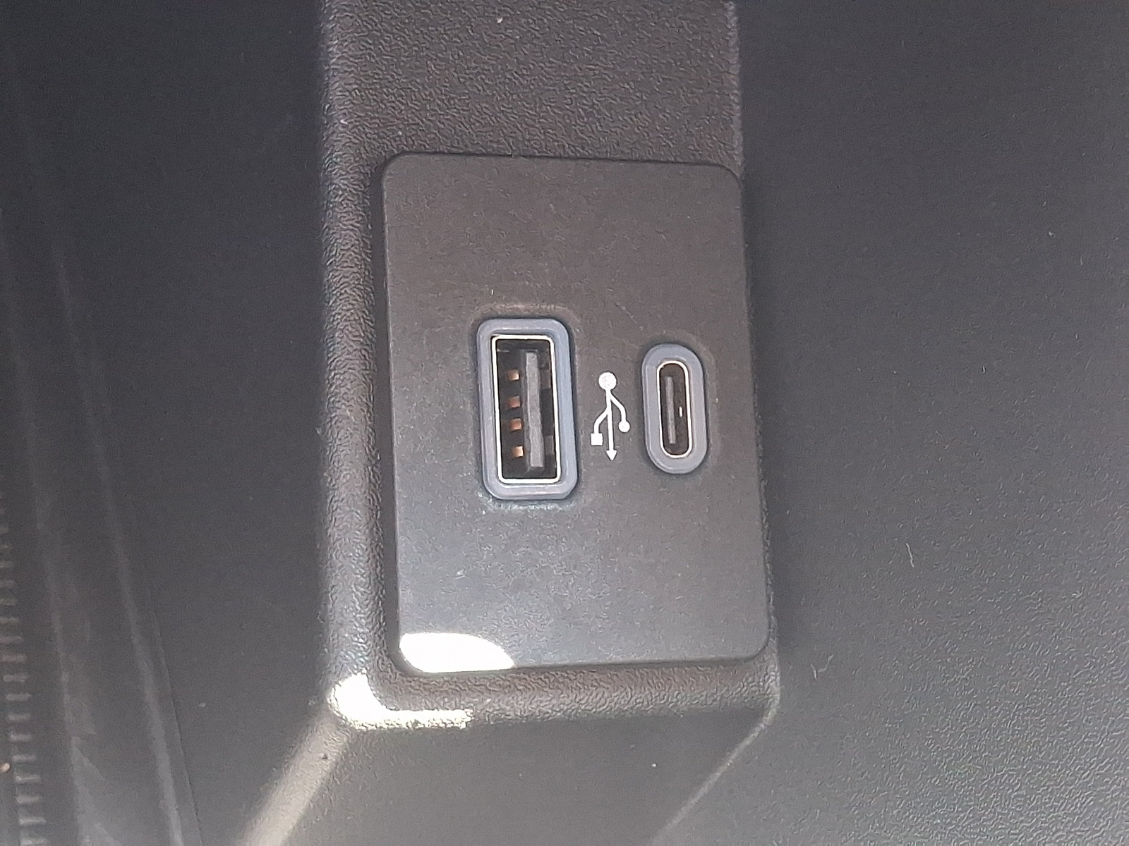 Used 2022 Ford Edge Titanium w/ Equipment Group 301A AWD/4WD image 25