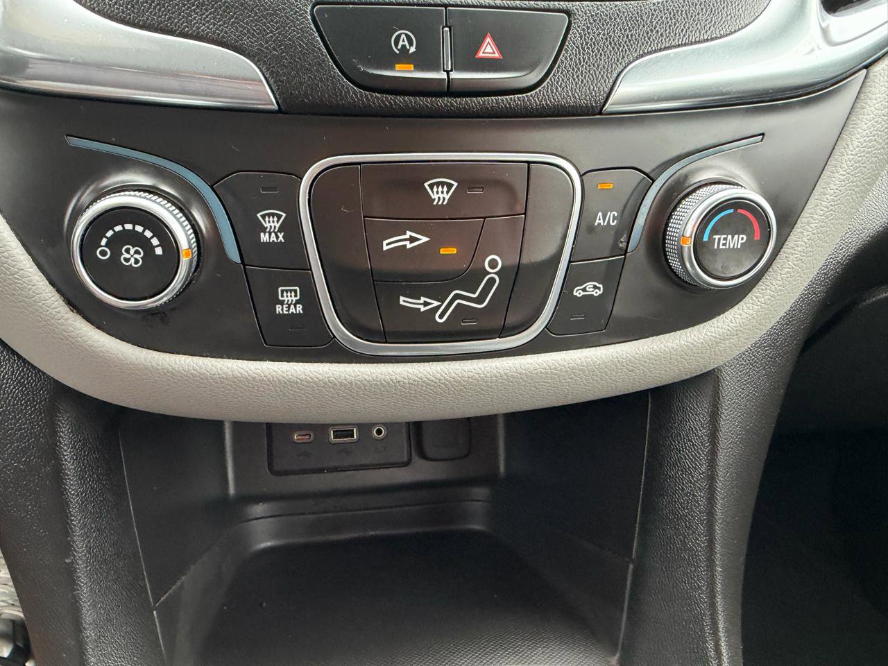 Used 2022 Chevrolet Equinox LS w/ Driver Confidence II Package FWD image 49