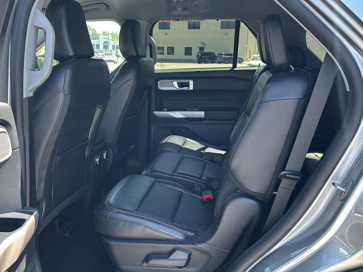 Used 2023 Ford Explorer Limited image 7