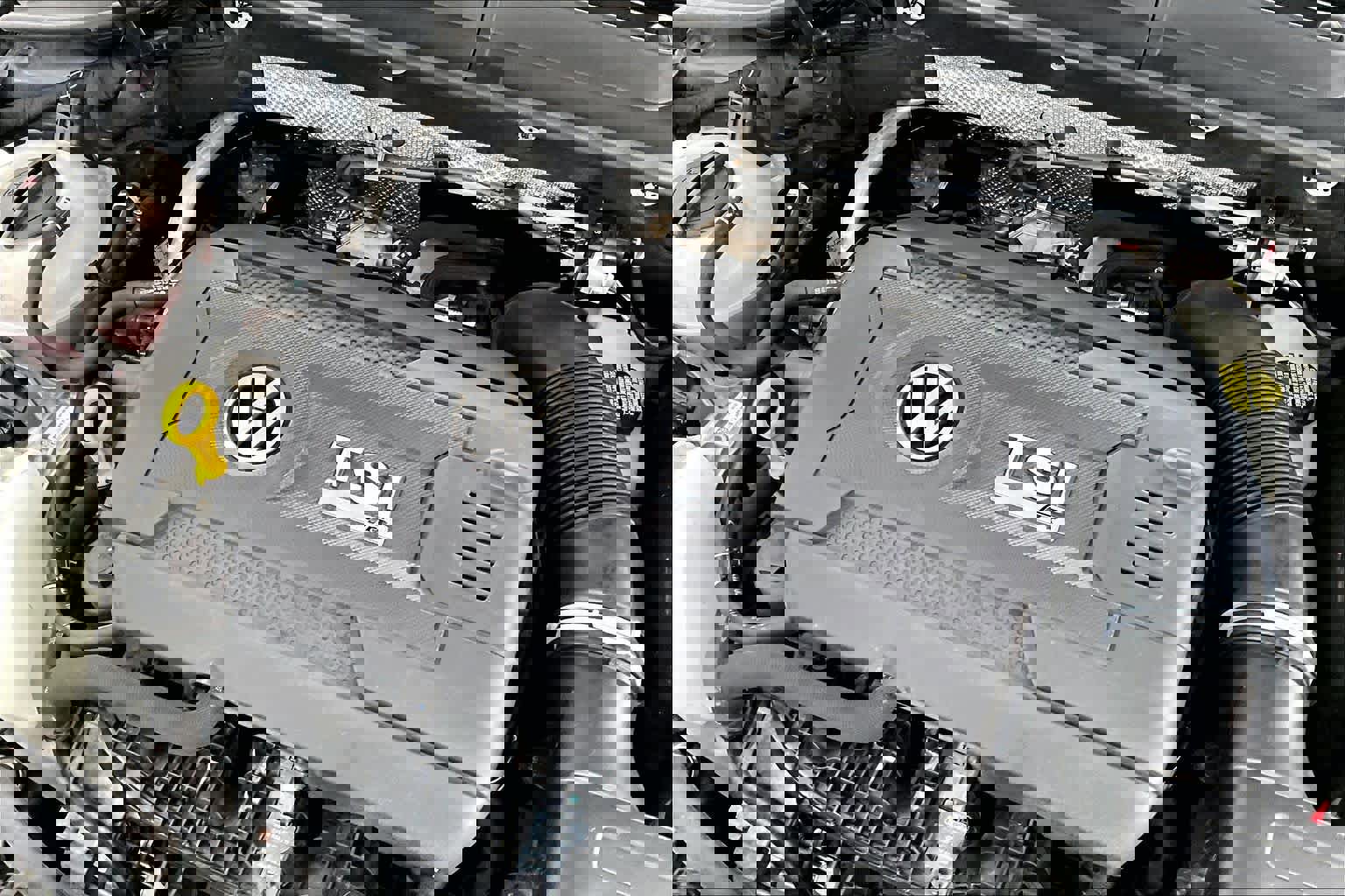 Used 2017 Volkswagen Golf R 4-Door image 32