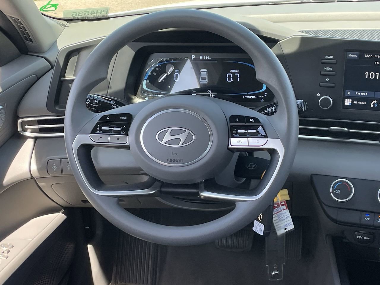 Certified 2025 Hyundai Elantra SE image 13