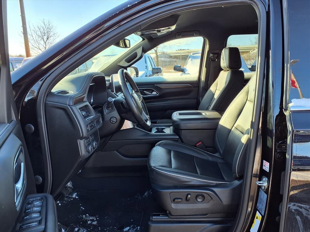 Used 2023 Chevrolet Suburban Premier image 19