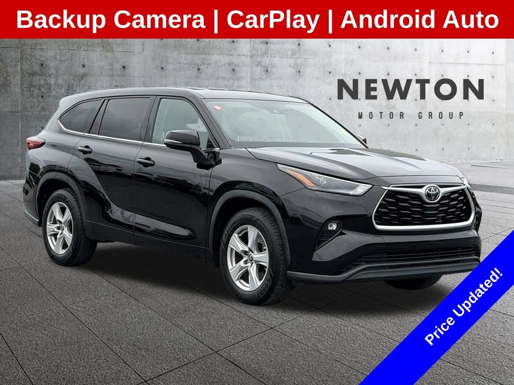 Used 2022 Toyota Highlander LE FWD image 1