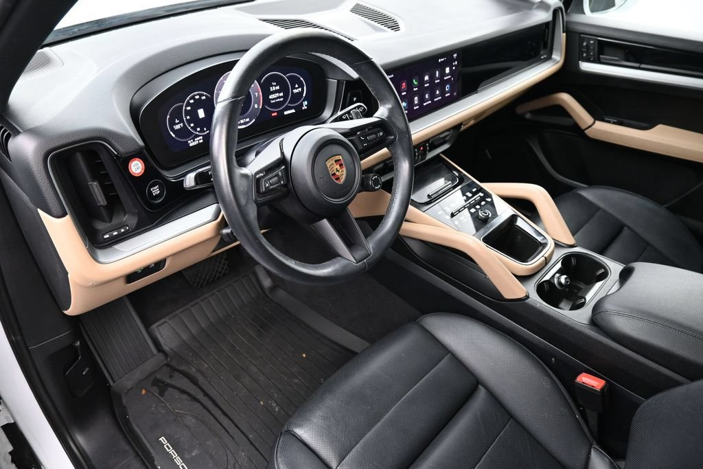 Certified 2024 Porsche Cayenne AWD/4WD image 4